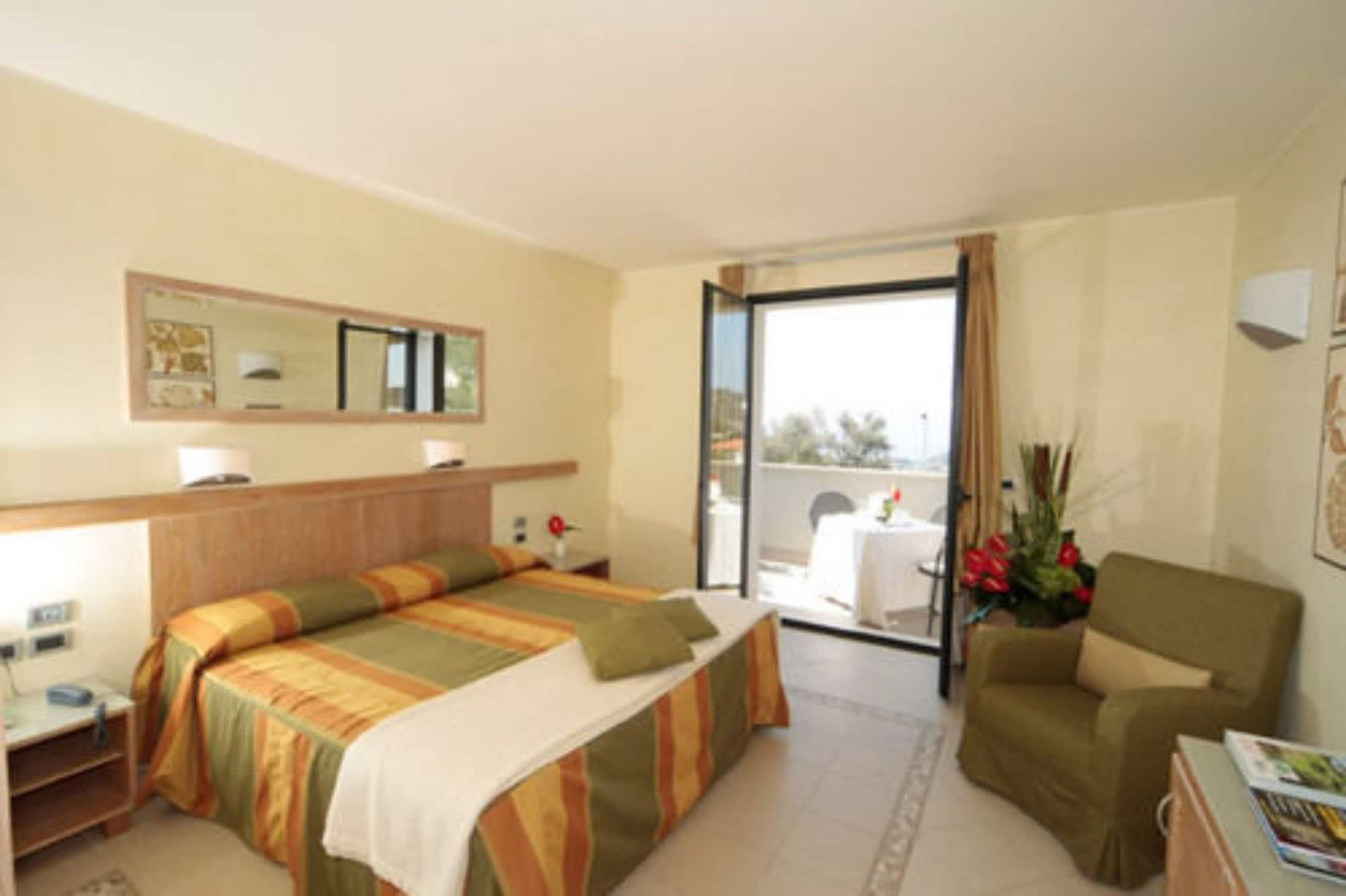 Castellaro Golf Resort Exterior photo