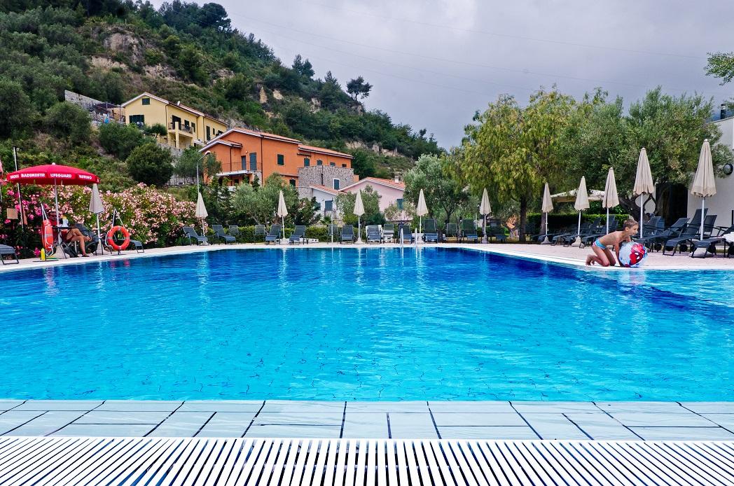 Castellaro Golf Resort Exterior photo