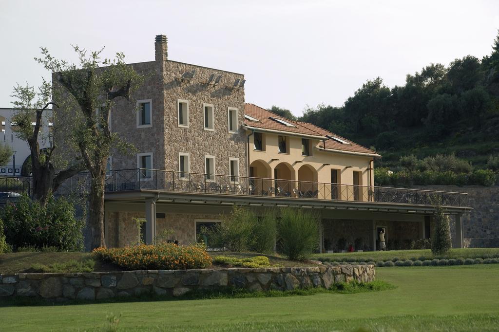 Castellaro Golf Resort Exterior photo