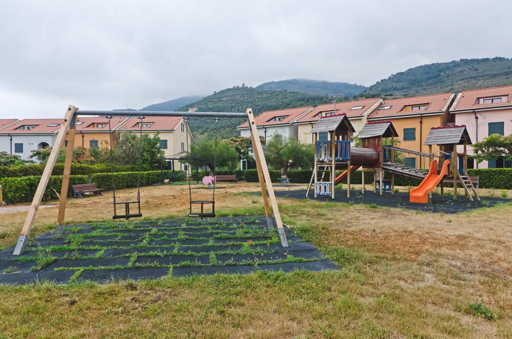 Castellaro Golf Resort Exterior photo